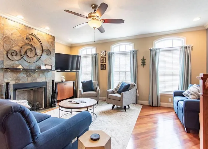 Apartment Stunning Views Roof Deck Free Parking