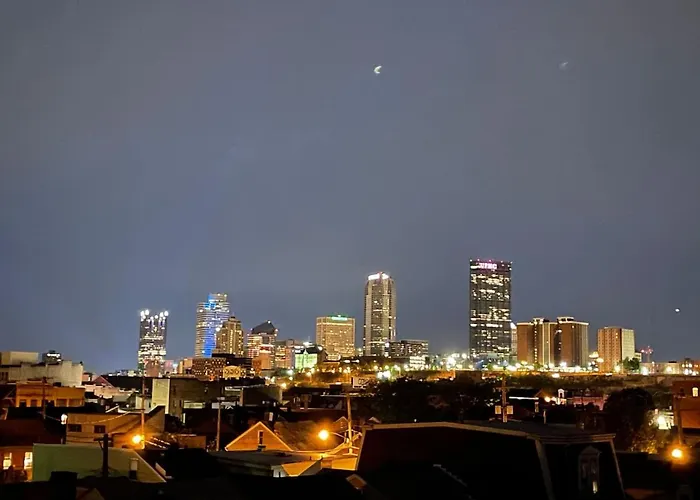 Stunning Views Roof Deck Free Parking Apartment *
